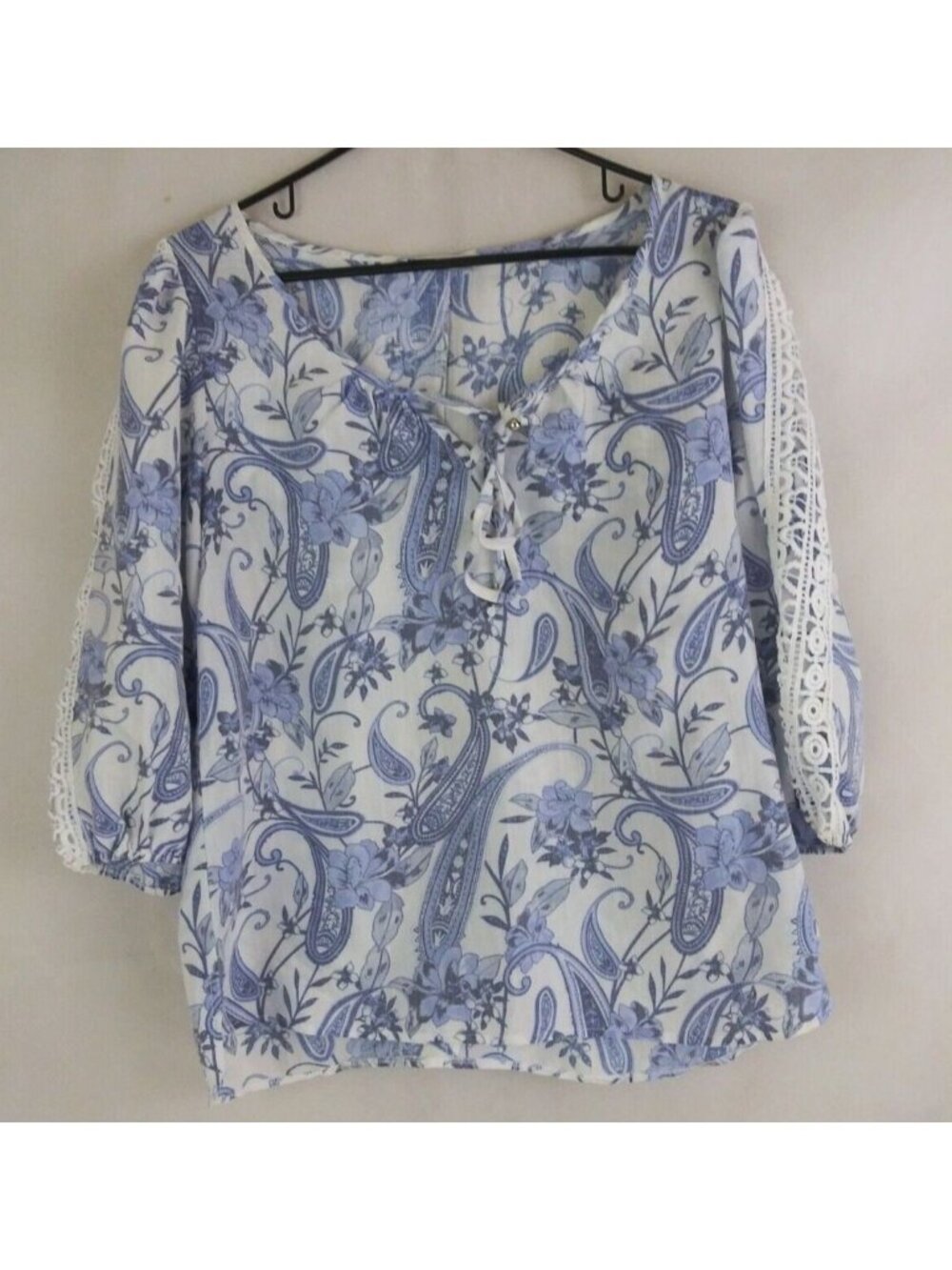 Keren Hart White Embroidered Sleeve Blouse With Blue Floral Paisley Design Large